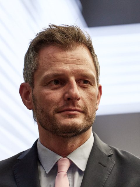 Martin Utschneider- Der Börsendoktor. Leiter der Technischen Kapitalmarktanalyse bei Donner und Reuschel. Referent, Dozent für Börse, Finanzen und Analyse 4