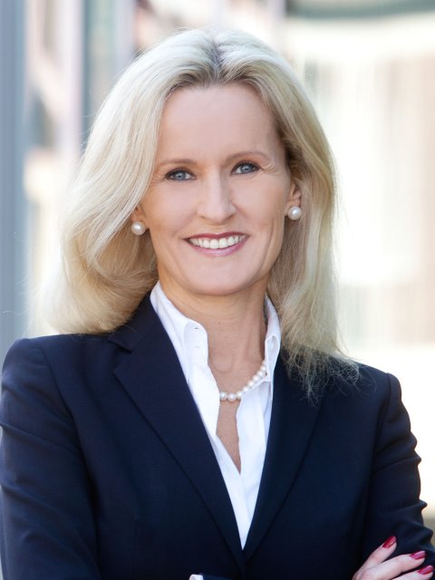 Ulrike Winzer ist Keynote Speakerin, Referentin, IT Expertin, Autorin und Podcasterin. Ihre Themen: Veränderung, Human Resources, Arbeitswelt und Karriere 6